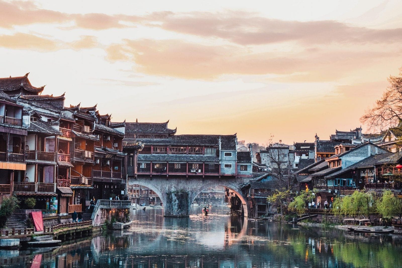 Phượng Hoàng Cổ Trấn – nơi mỗi bức ảnh là một câu chuyện