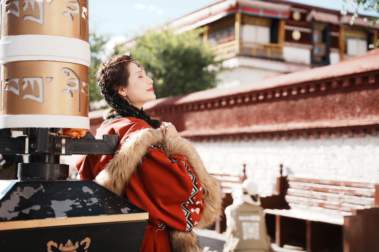 Trang phục Tây Tạng – Nét chấm phá của huyền thoại nơi nóc nhà thế giới